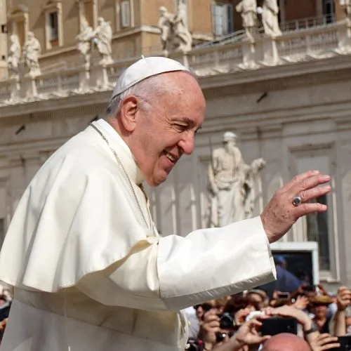 Papa Francisco, na Praça São Pedro, durante uma audiência pública em 2018. Créditos: Mario Roberto Durán Ortiz