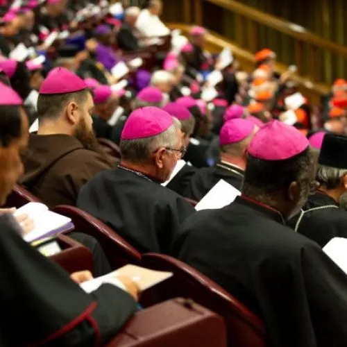 Abertura da XV Assembleia Geral Ordinária do Sínodo dos Bispos na Sala do Sínodo, Vaticano, 3 de outubro de 2018. | Daniel Ibáñez/CNA.