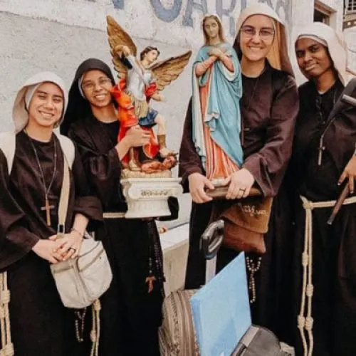 Monjas do Instituto dos Pobres de Jesus Cristo após sua expulsão da Nicarágua e sua chegada a El Salvador. Créditos: InfoCatólica