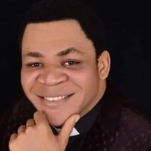 Padre Marcellinus Obioma Okide | Créditos: Ajuda à Igreja que Sofre